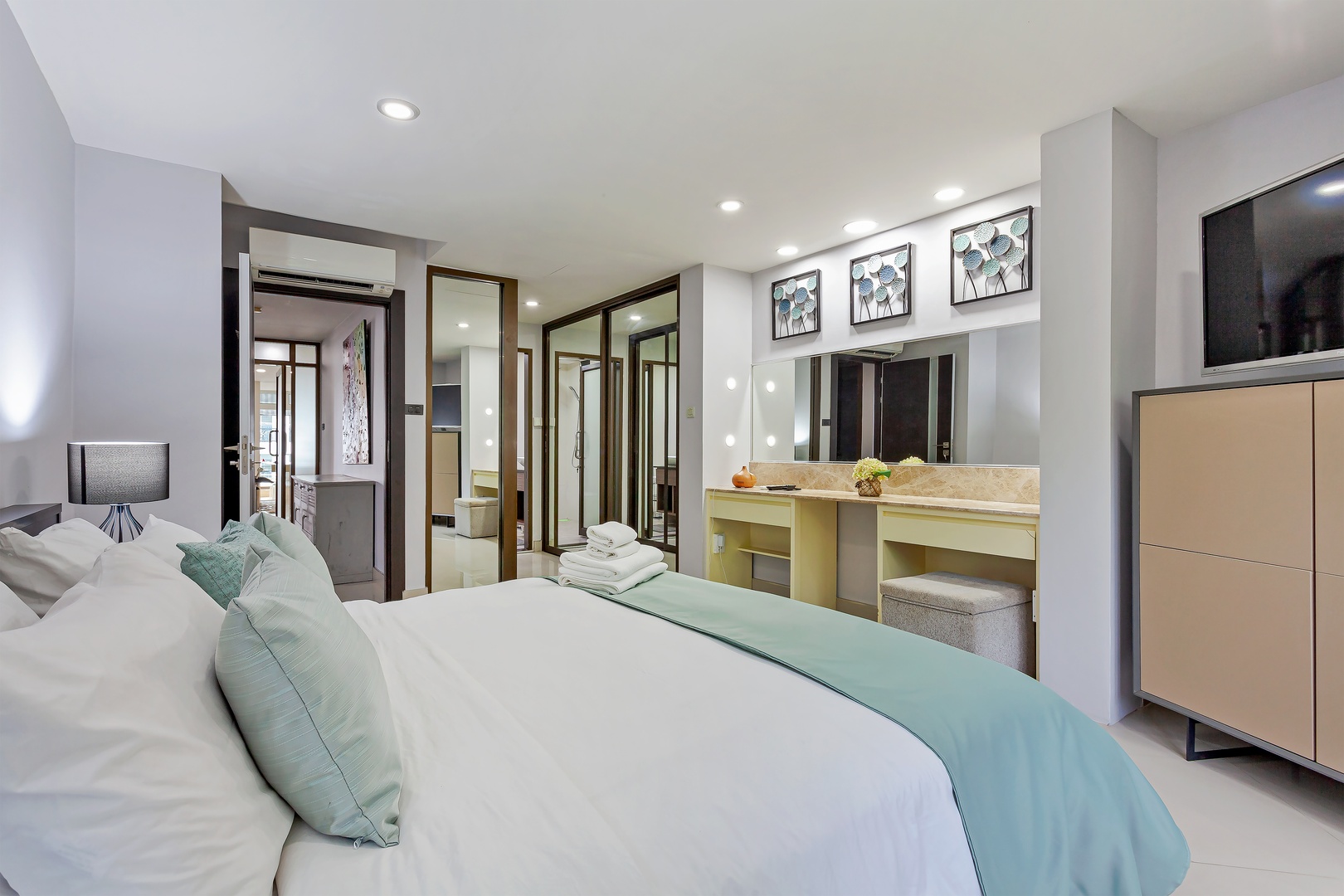 2 Bedroom Penthouse with Private Elevator - 24