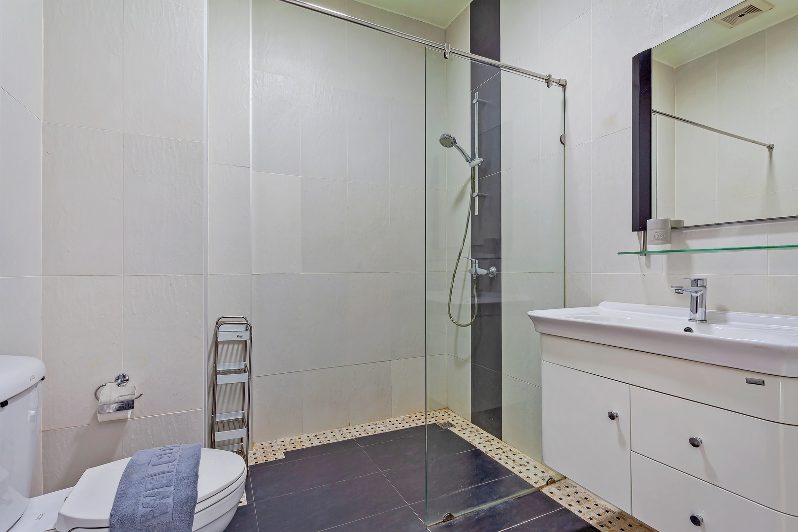 Cosy Apartment with Pool Access - 9